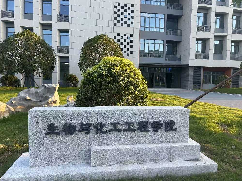 红寺堡区扬州职业大学体育场高杆灯项目